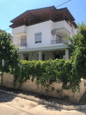 Müstakil bahçeli denize 3 dk triplex villa